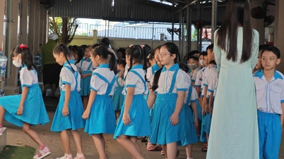 Yêu cầu nhà trường phối hợp với nhà xuất bản cung cấp đủ sách giáo khoa