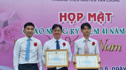 Khen tặng các Hiệu trưởng, nhà trường có sáng kiến kêu gọi hỗ trợ thẻ BHYT cho học sinh nghèo