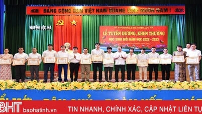 Loc Ha ផ្តល់កិត្តិយសដល់សមូហភាព គ្រូបង្រៀន និងសិស្សឆ្នើមក្នុងឆ្នាំសិក្សា 2022
