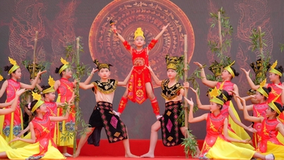 ង្វៀន មិញថៃ - អ្នកចម្រៀងល្អ សិស្សល្អ |=> ចុះផ្សាយក្នុងកាសែត Bac Giang