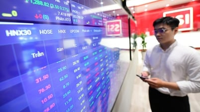 Stocks suddenly fell 'freely' at the end of the session on the first day of November