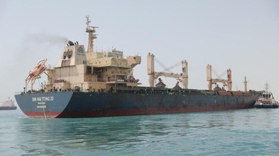 កប៉ាល់ Suez Canal ត្រូវបានអូសដោយជោគជ័យ