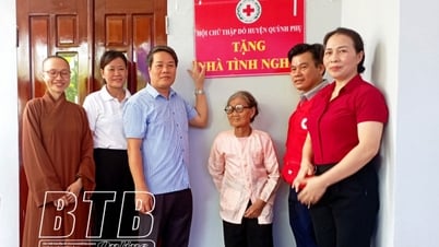 Quynh Phu: Inauguration and handover of charity houses to poor households