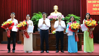 សមមិត្ត​ថ្មី​ចំនួន ៤ នាក់​ចូល​រួម​ក្នុង​គណៈកម្មាធិការ​ប្រតិបត្តិ​បក្ស​ក្រុង