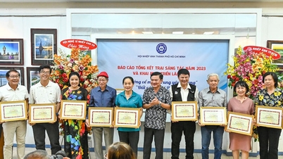 Khai mạc triển lãm ảnh Hướng về miền Trung yêu thương