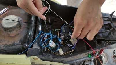 Des étudiants fabriquent un dispositif automatique pour prévenir les incendies et les explosions de motos