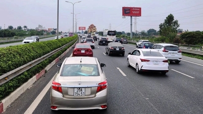 Cao tốc Pháp Vân - Cầu Giẽ ùn ứ sau va chạm