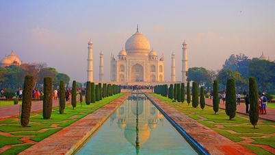 Taj Mahal នៅពេលព្រឹកព្រលឹម