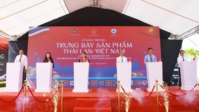 Khai trương gian hàng trưng bày sản phẩm Thái Lan
