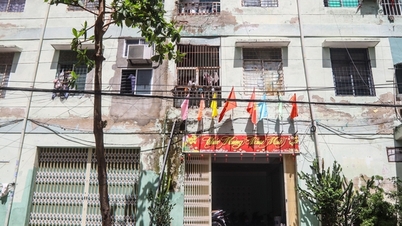 Hàng trăm người dân nơm nớp lo sợ sống trong chung cư An Cư 5 cũ nát