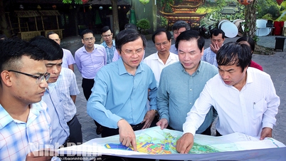 Đồng chí Bí thư Tỉnh ủy khảo sát thực địa tại một số địa điểm triển khai các công trình dự án