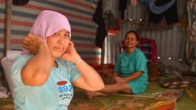 Người lao động chật vật vì nắng nóng