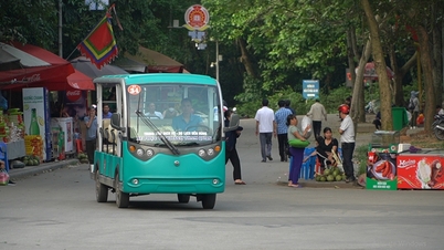 Xe điện Đền Hùng công khai bảng giá để tránh nạn "chặt chém"
