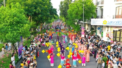 Thua Thien Hue បង្កើនល្បឿន និងបំបែកដើម្បីធ្វើឱ្យទេសចរណ៍ក្លាយជាវិស័យសេដ្ឋកិច្ចនាំមុខគេ