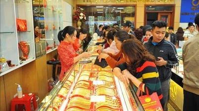 Vàng giảm mạnh nhất 14 tháng qua