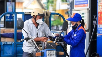 Giá xăng được dự báo tăng, xăng RON 95 vượt 24.000 đồng/lít