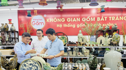 មនុស្ស​រាប់​លាន​នាក់​និង​អ្នក​ទេសចរ​សម្រុក​ចូល​សួន​កម្សាន្ត