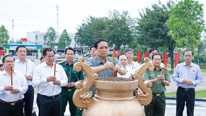Thủ tướng dâng hương tại Khu di tích Chi bộ An Nam Cộng sản Đảng ở Cần Thơ