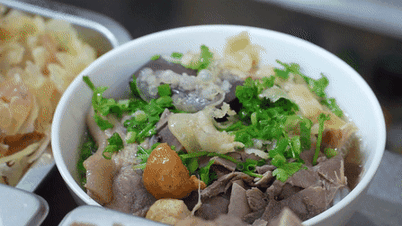 គុយទាវសាច់គោ Hue ប្លែកជាមួយសាច់ក្រកនៅទីក្រុងហាណូយ លក់បាន 3,500 ចានជារៀងរាល់ថ្ងៃ