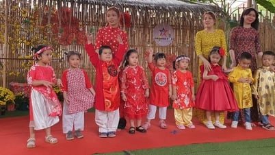 វាប្រែថាកុមារត្រូវបានណែនាំទៅ STEM ដូចនោះតាំងពីមត្តេយ្យសិក្សា។