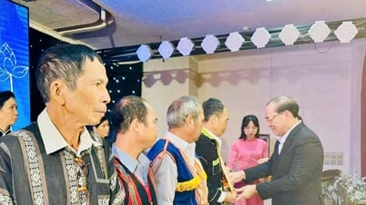 Bình đẳng, đoàn kết, tôn trọng, giúp nhau cùng phát triển