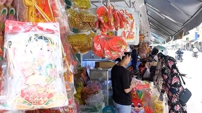 ទីផ្សារ​តេត​មិន​ស្ថិតស្ថេរ ពាណិជ្ជករ Can Tho សង្ឃឹម​ថា​នឹង​មាន​ដើមទុន​ឡើង​វិញ។