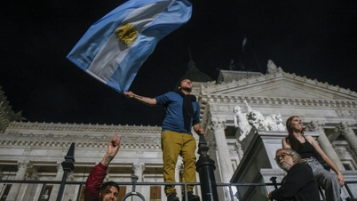 Tân Tổng thống Argentina sa thải 5.000 nhân viên chính phủ