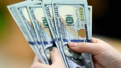 Giá USD tự do tăng mạnh, ngân hàng lập 'hat-trick' kịch trần