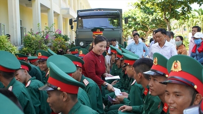 Lãnh đạo huyện Nông Sơn thăm, tặng quà chiến sĩ mới tại Trung đoàn 142 | BÁO QUẢNG NAM ONLINE