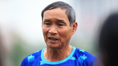 គ្រូ​បង្វឹក Mai Duc Chung ត្រូវ​បាន​គេ​ចាត់​ទុក​ជា​វីរបុរស​ការងារ៖ 'ខ្ញុំ​រំភើប​ចិត្ត​ណាស់...'