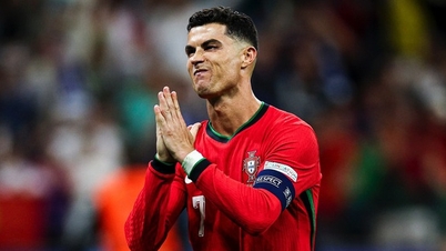 Ronaldo រំជួលចិត្តនៅថ្ងៃដែលគាត់បានកំណត់គោលដៅនៃអ្នកតាមដាន 1 ពាន់លាននាក់