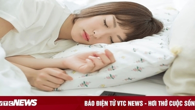 Apple cảnh báo nguy hiểm sạc iPhone khi ngủ