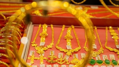 Giá vàng hôm nay 9/10/2024: Vàng thế giới rớt thảm, vàng nhẫn lao xuống theo