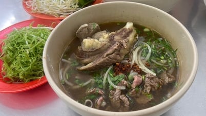 Vị mặn bún bò Ngọc Nhân và tình yêu vợ chồng cô chủ