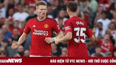 Ghi 2 bàn phút bù giờ, Man Utd chật vật thắng Brentford