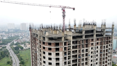 Abandoned 25-storey concrete block on "golden land" south of Hanoi