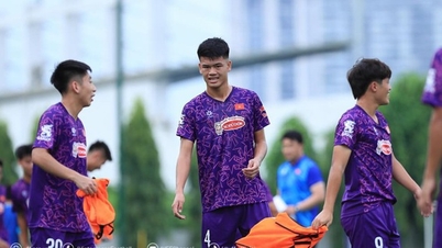 U.22 Việt Nam tập luyện hứng khởi cùng HLV Kim Sang-sik, chạy đà cho mục tiêu lớn