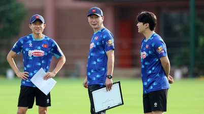 គ្រូ​បង្វឹក Kim Sang Sik លើក​ទឹក​ចិត្ត U22 វៀតណាម ឲ្យ​លេង​បាល់​ទាត់​ដោយ​ចិត្ត​ស្រលាញ់