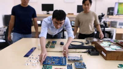 Many new industries are technology-oriented.
