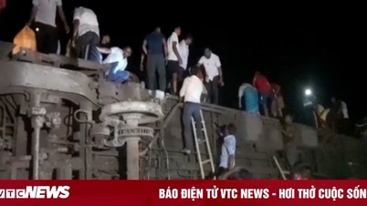 Va chạm giữa tàu khách và tàu hàng ở Ấn Độ, hơn 1.000 người thương vong