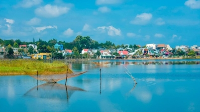 បឹងសិប្បនិម្មិតដ៏ស្រស់ស្អាតដូចក្នុងខ្សែភាពយន្តនៅ Dak Nong ដែលត្រូវបានគេហៅថា West Lake មនុស្សស្ទូចត្រីធំនៅក្នុងបឹងភ្នំភ្លើង