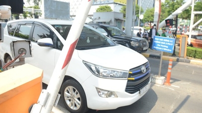 Prime Minister requests airlines to reduce delays, roads to release toll stations if congested