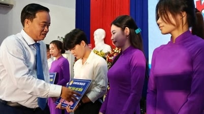 학생들은 미래의 취업 수요를 충족해야 합니다.