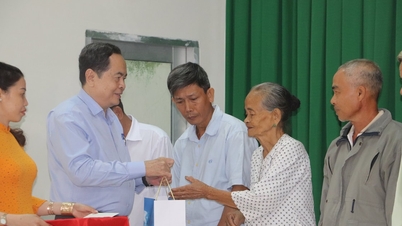 ប្រធានរដ្ឋសភាវៀតណាម លោក Tran Thanh Man អញ្ជើញទៅសួរសុខទុក្ខ និងជូនអំណោយ Tet នៅខេត្ត Hau Giang