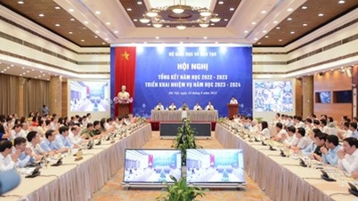 នាយករដ្ឋមន្ត្រី Pham Minh Chinh ចូលរួមសន្និសីទដាក់ពង្រាយឆ្នាំសិក្សាថ្មី 2023-2024