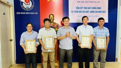 Hội Nhà báo tỉnh Gia Lai trao chứng nhận cho 30 tác phẩm báo chí chất lượng cao