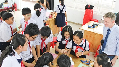 ទីក្រុងហូជីមិញសាកល្បងការបង្រៀនភាសាអង់គ្លេស៖ តើសាលារៀន និងគ្រូនិយាយអ្វីខ្លះ?