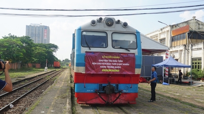 Đoàn tàu liên vận chở gần 70 tấn dừa tươi miền Tây đi Trung Quốc
