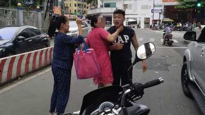Truy tìm tài xế ô tô đấm người tới tấp ở trung tâm TPHCM