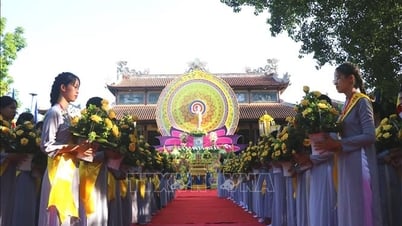 Ceremonia solemne del cumpleaños de Buda 2567 en Thua Thien - Hue
